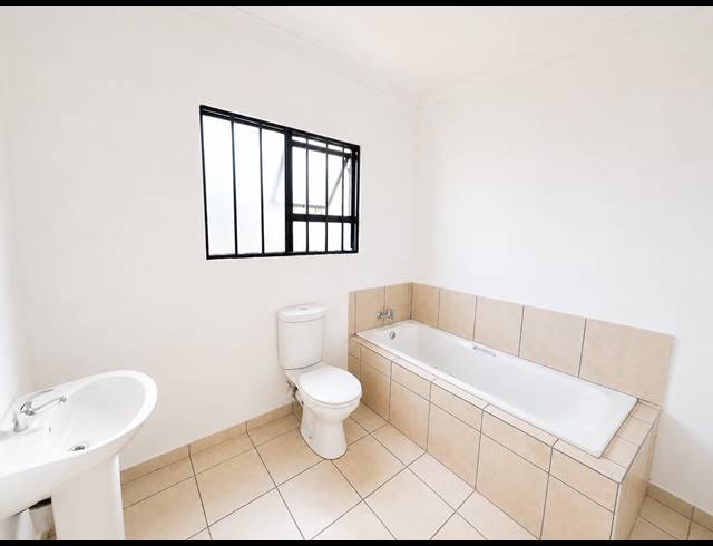 3 BEDROOM HOUSE FOR SALE IN VANDERBIJLPARK CE 4